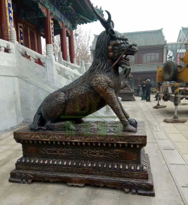 居宗教廟堂之高，擇黃銅麒麟雕塑守業(yè)